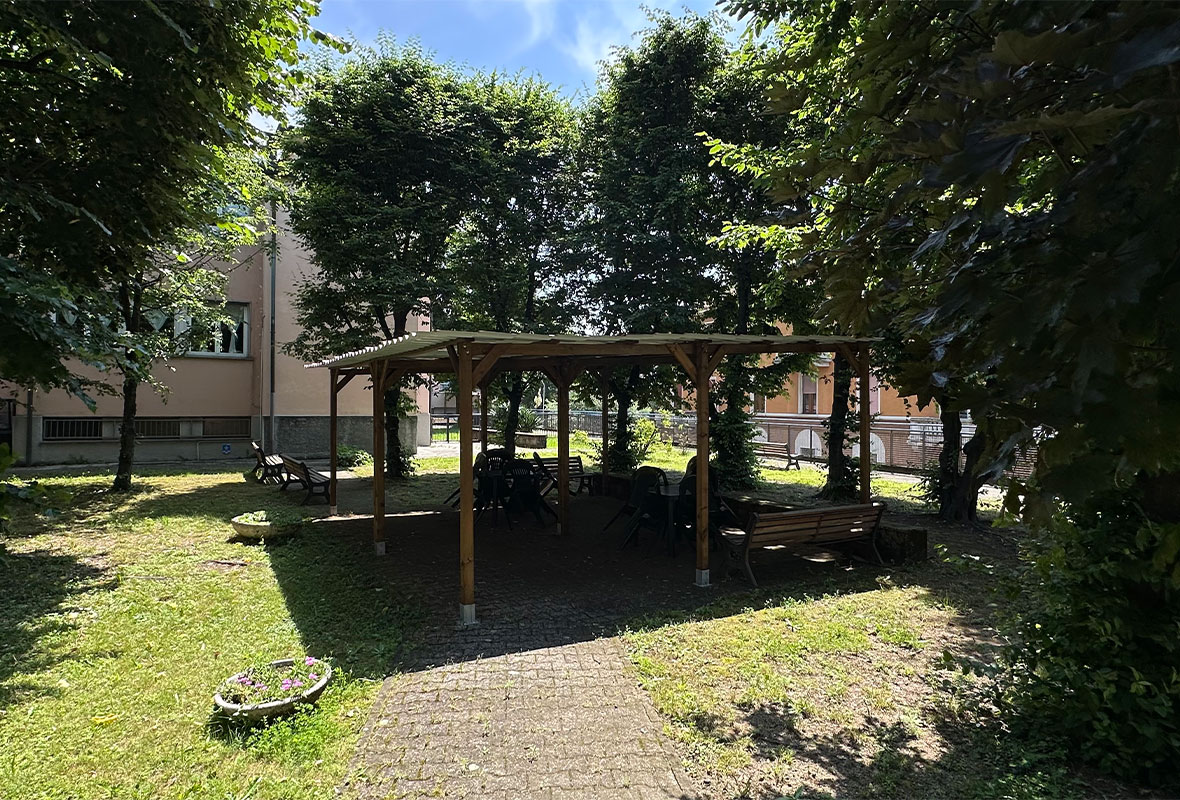 fondazione_moroni_centro_assistenza_anziani_cortile_2025_2