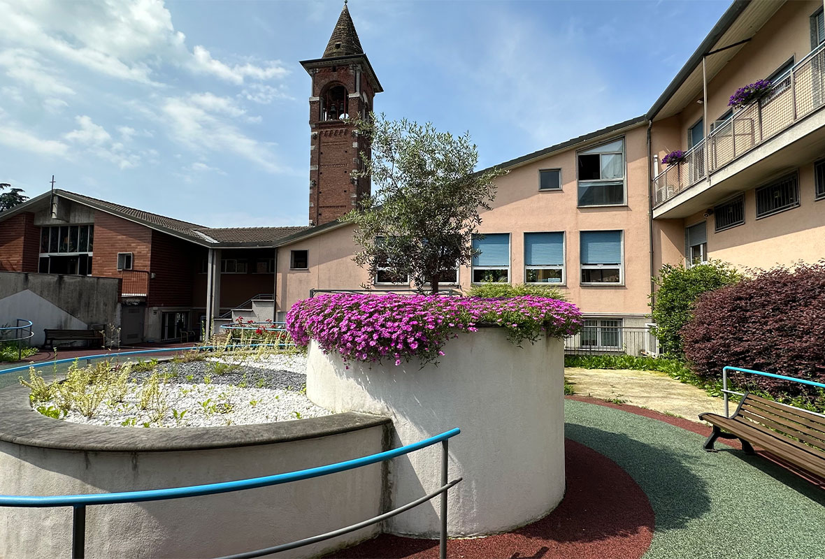 fondazione_moroni_centro_assistenza_anziani_cortile_2025_4